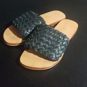 Bu tuki slip on leather sandals